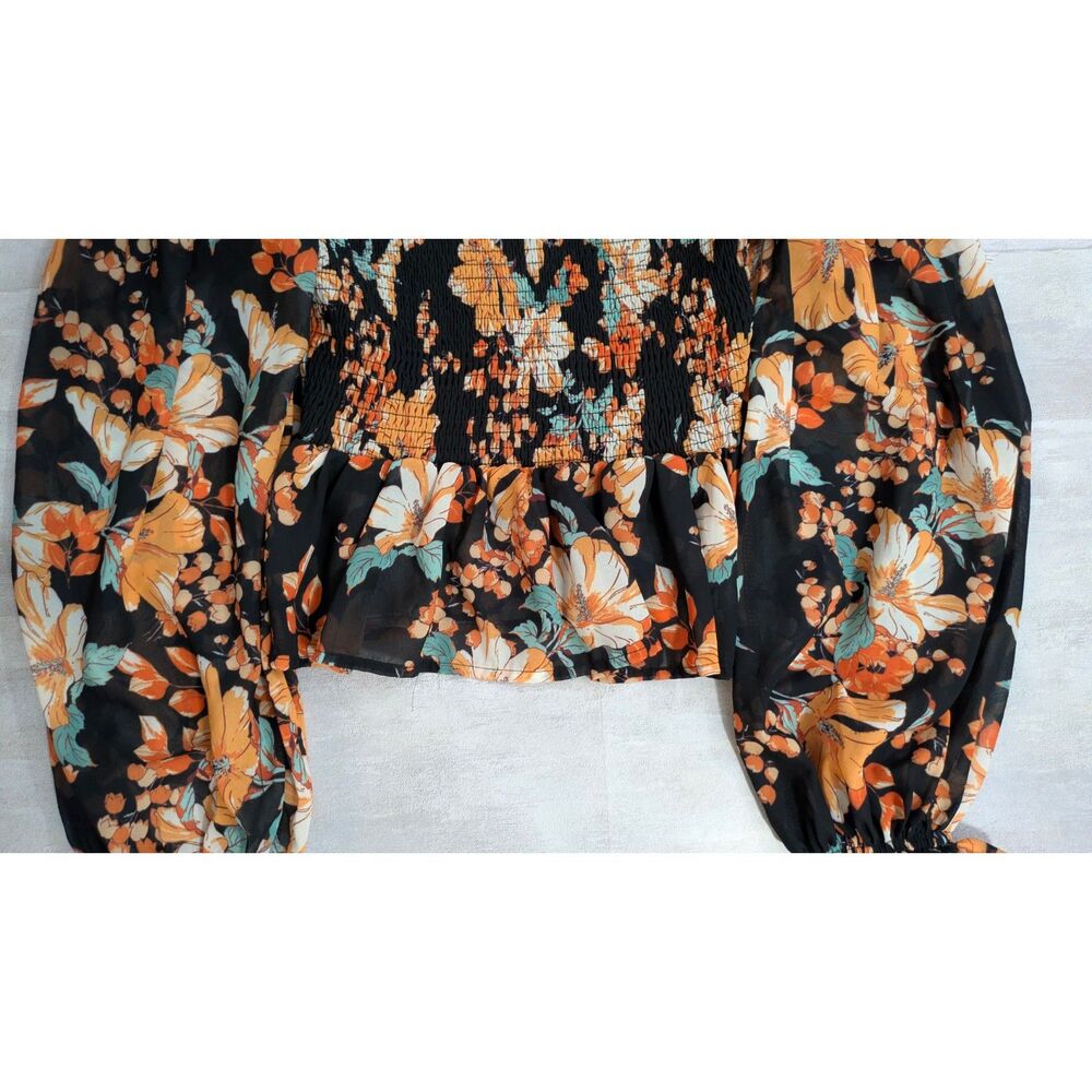 Off Shoulder Roushced Long Sleeve Crop Top sz. M - Picture 5 of 7